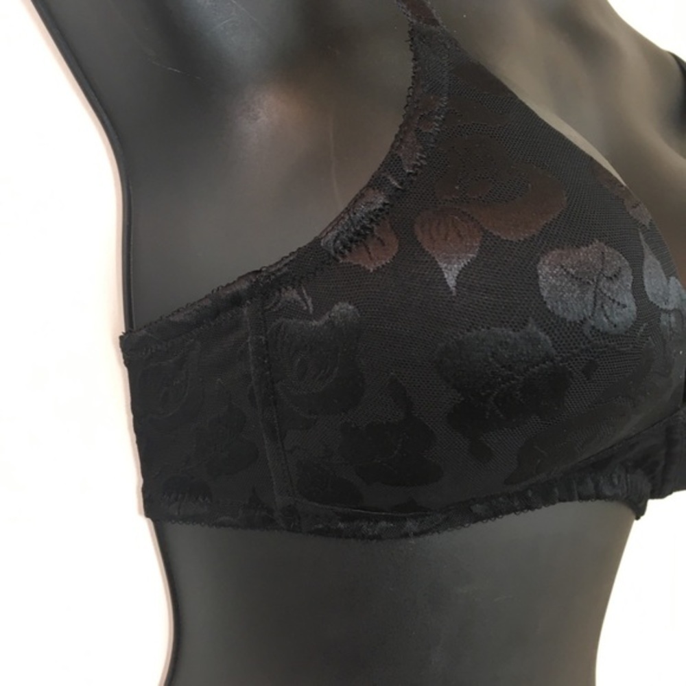 Wacoal Breast cancer awareness wire-free bra - Picture 3 of 6